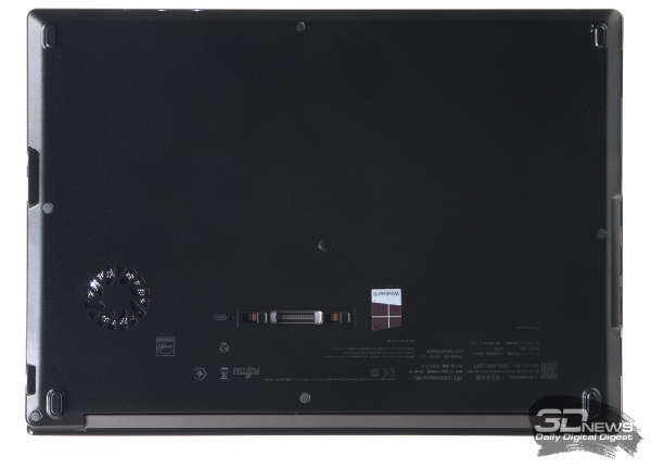  Fujitsu LifeBook U904: bottom view 