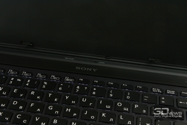  Sony VAIO Fit 15A multi-flip: transformation lock button 