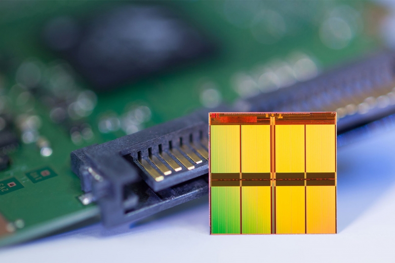  Чип MLC NAND компании Micron 