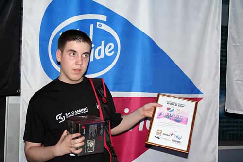 SK.Deadman aka apm70, победитель российского этапа ESWC 2005