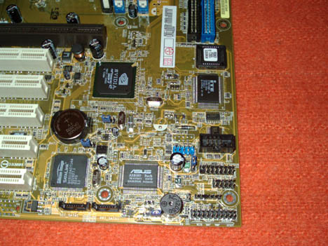  Asus A7N8X Corner 