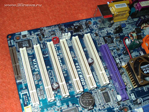  Gigabyte 8PE667 Ultra2 Slots 