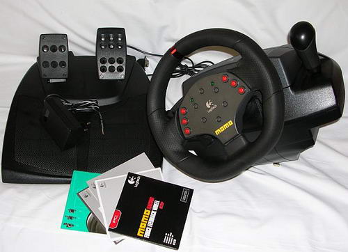  Logitech MOMO Racing 